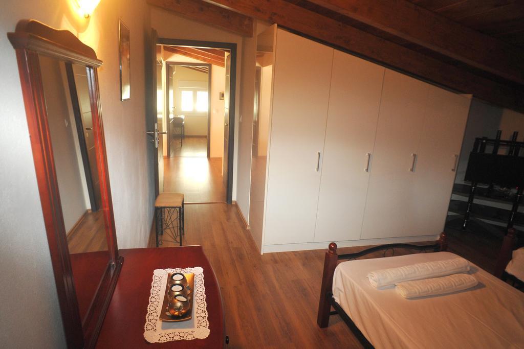 Villa Poulades Gouvia Camera foto