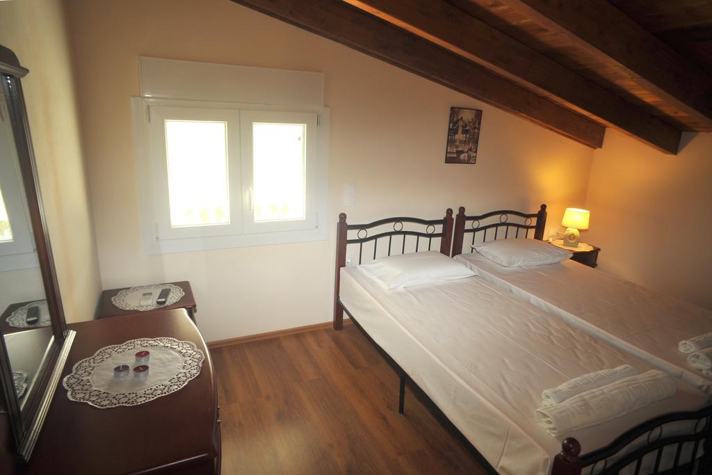 Villa Poulades Gouvia Camera foto