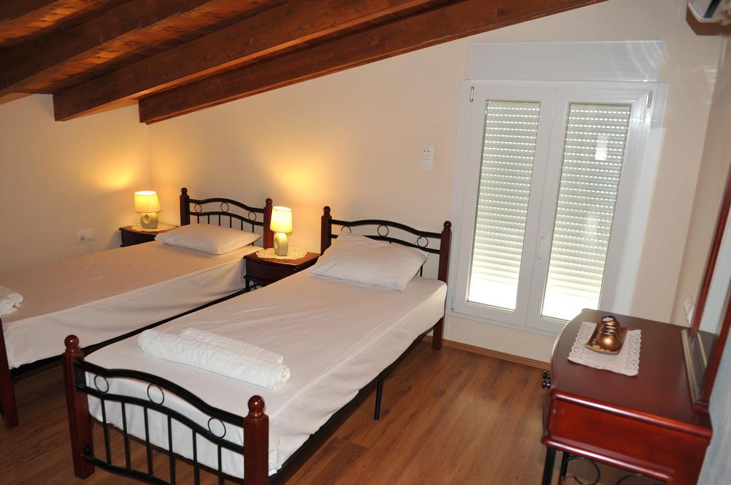 Villa Poulades Gouvia Camera foto