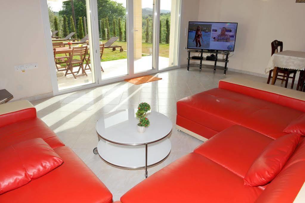 Villa Poulades Gouvia Esterno foto