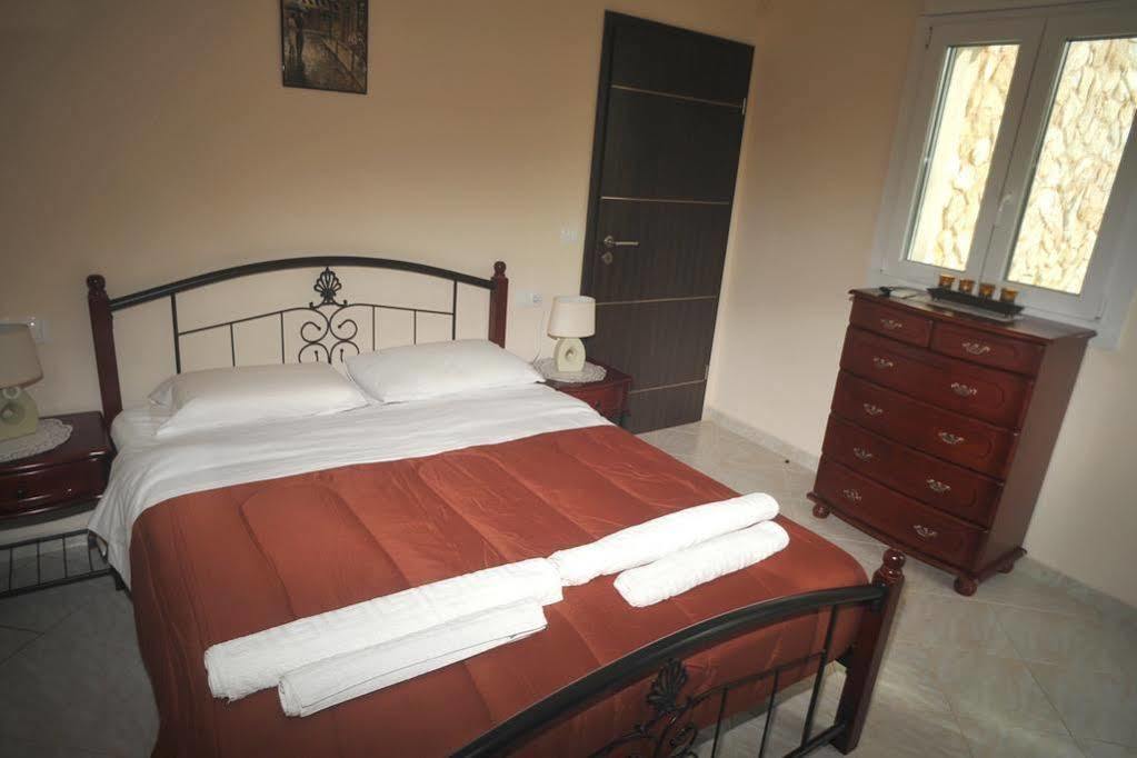 Villa Poulades Gouvia Esterno foto